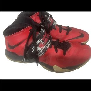 Nike Zoom Lebron Basketball Shoes SIZE 9.5 Red & Black